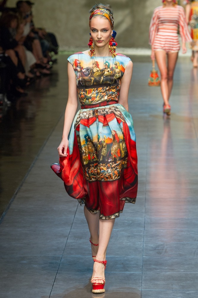 yarkaya odegda Dolce & Gabbana vesna-leto 2013