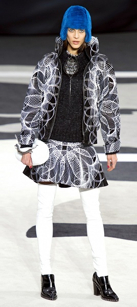 futuristicheskiy print Karla Lagerfelda osen 2013