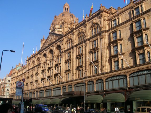 Harrods-shopping-in-London