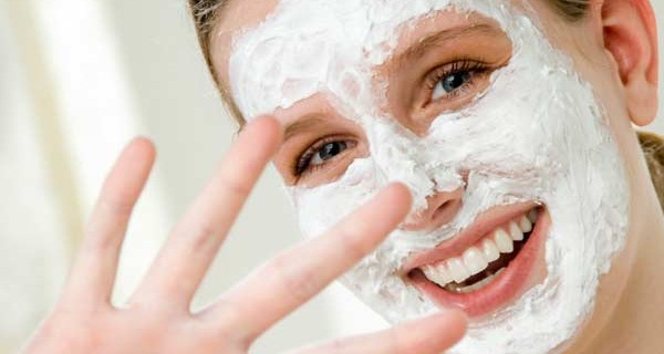 woman-with-homeade-facial-mask