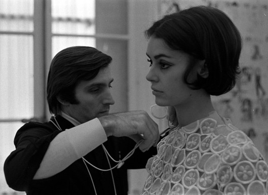 Emanuel Ungaro fitting a model in 1968