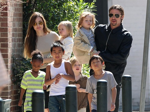 Angelina Jolie with her hasband and kids