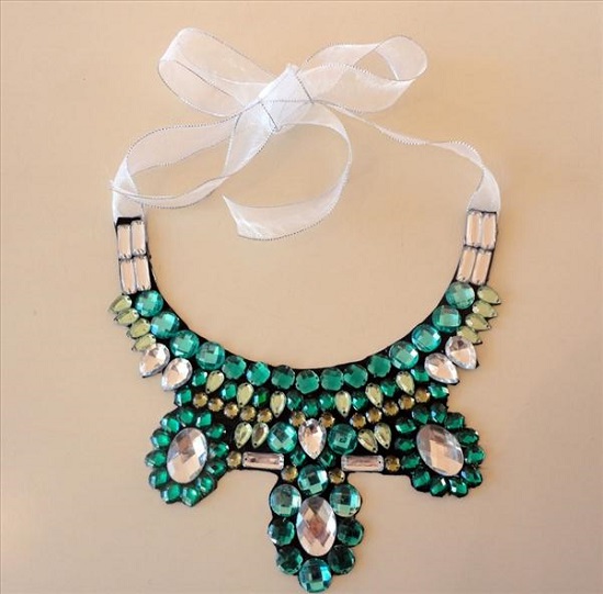 diy-collar-necklace-pattern-ribbon-glueing-rhinestones