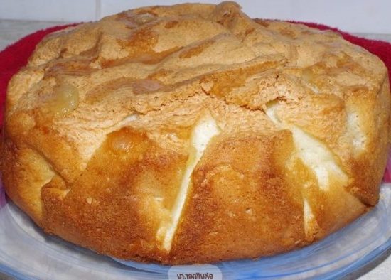 Яблочный пирог на сковороде на кефире без духовки рецепт с фото